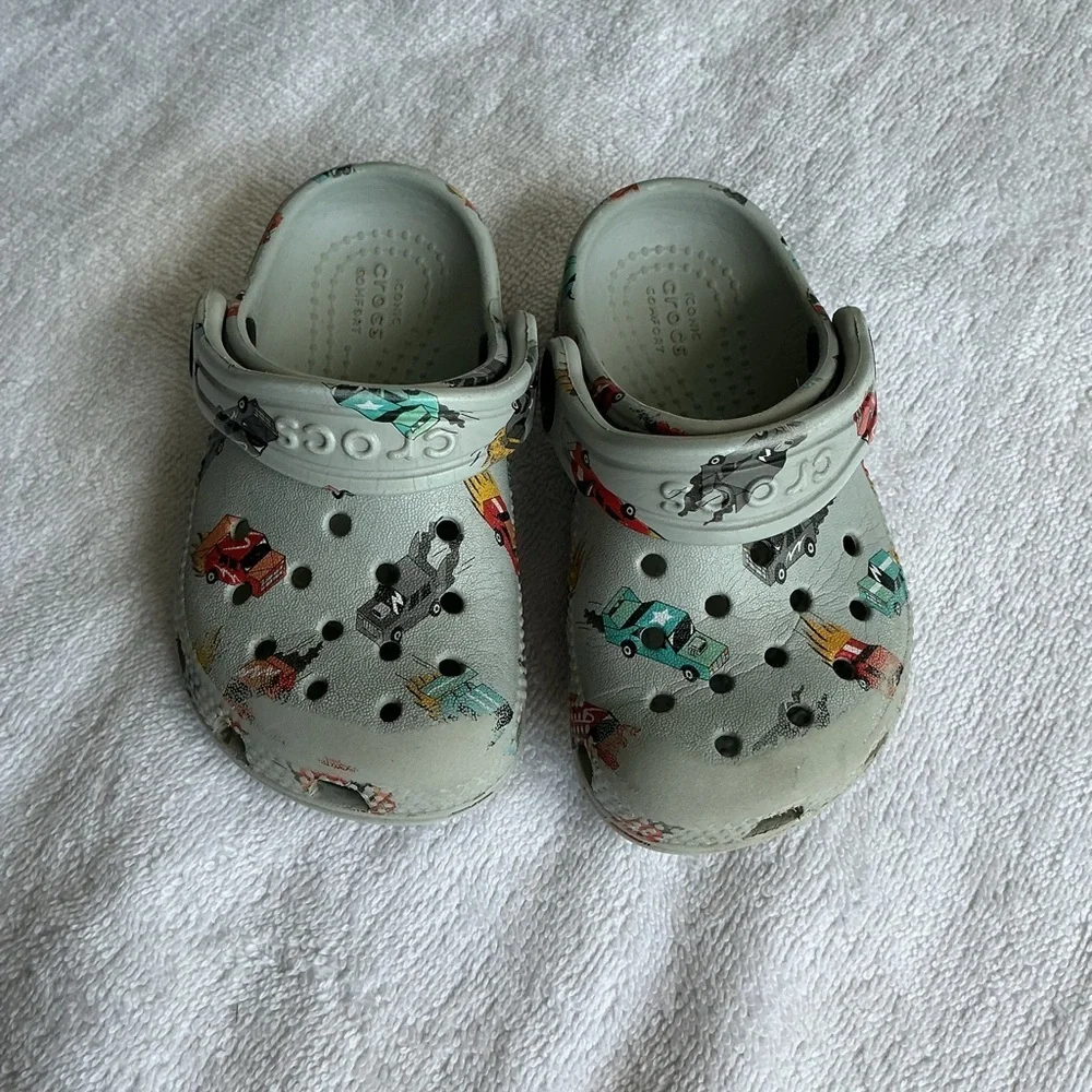 CROCS Kids Light Gray Car Print Water Clogs